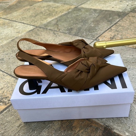 GANNI Soft Bow Slingback Pumps in Chicory Coffee - Picture 10 of 11
